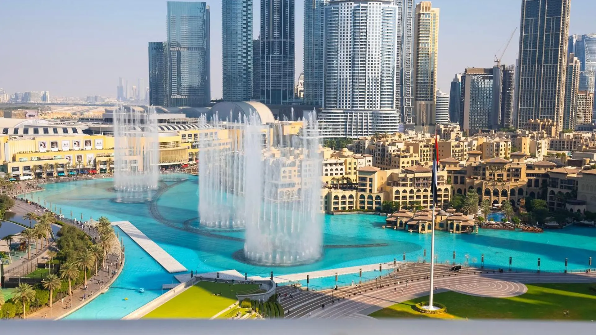 Stylish 2-Bedroom Luxury Stay In Downtown Dubai With Burj Khalifa & Fountain Views Apartament