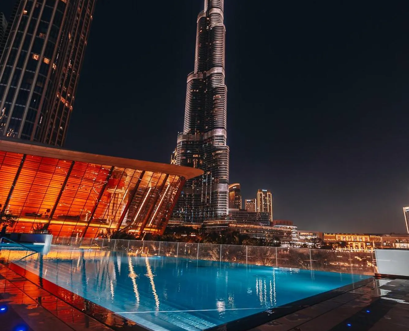 Stylish 2-Bedroom Luxury Stay In Downtown Dubai With Burj Khalifa & Fountain Views Apartament