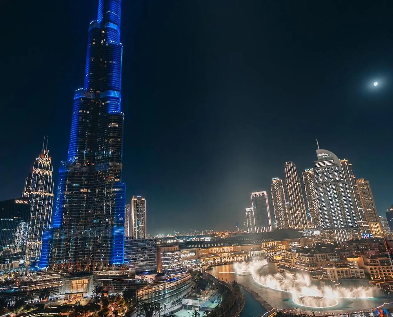 Apartament Stylish 2-Bedroom Luxury Stay In Downtown Dubai With Burj Khalifa & Fountain Views
