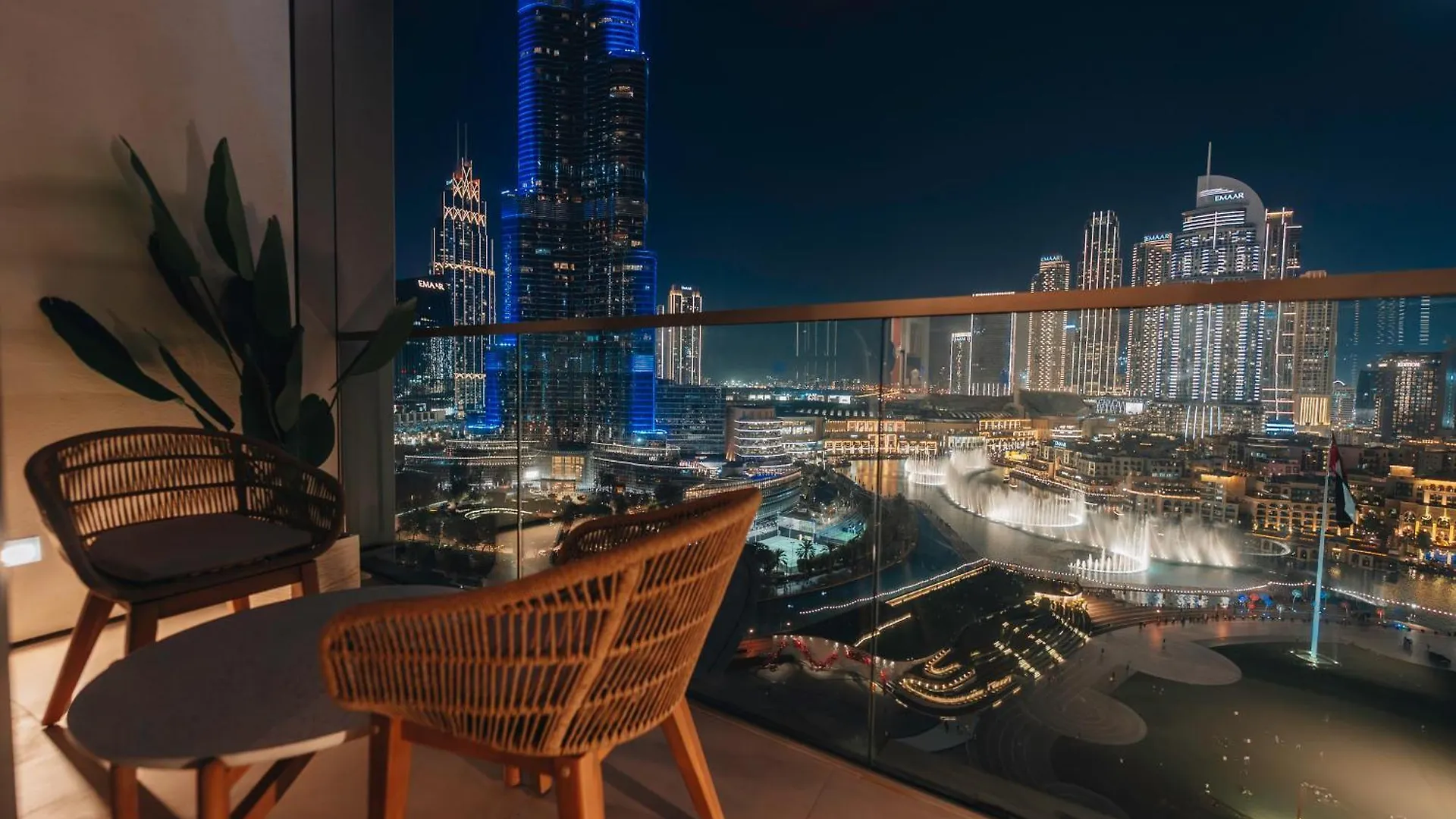 Apartament Stylish 2-Bedroom Luxury Stay In Downtown Dubai With Burj Khalifa & Fountain Views