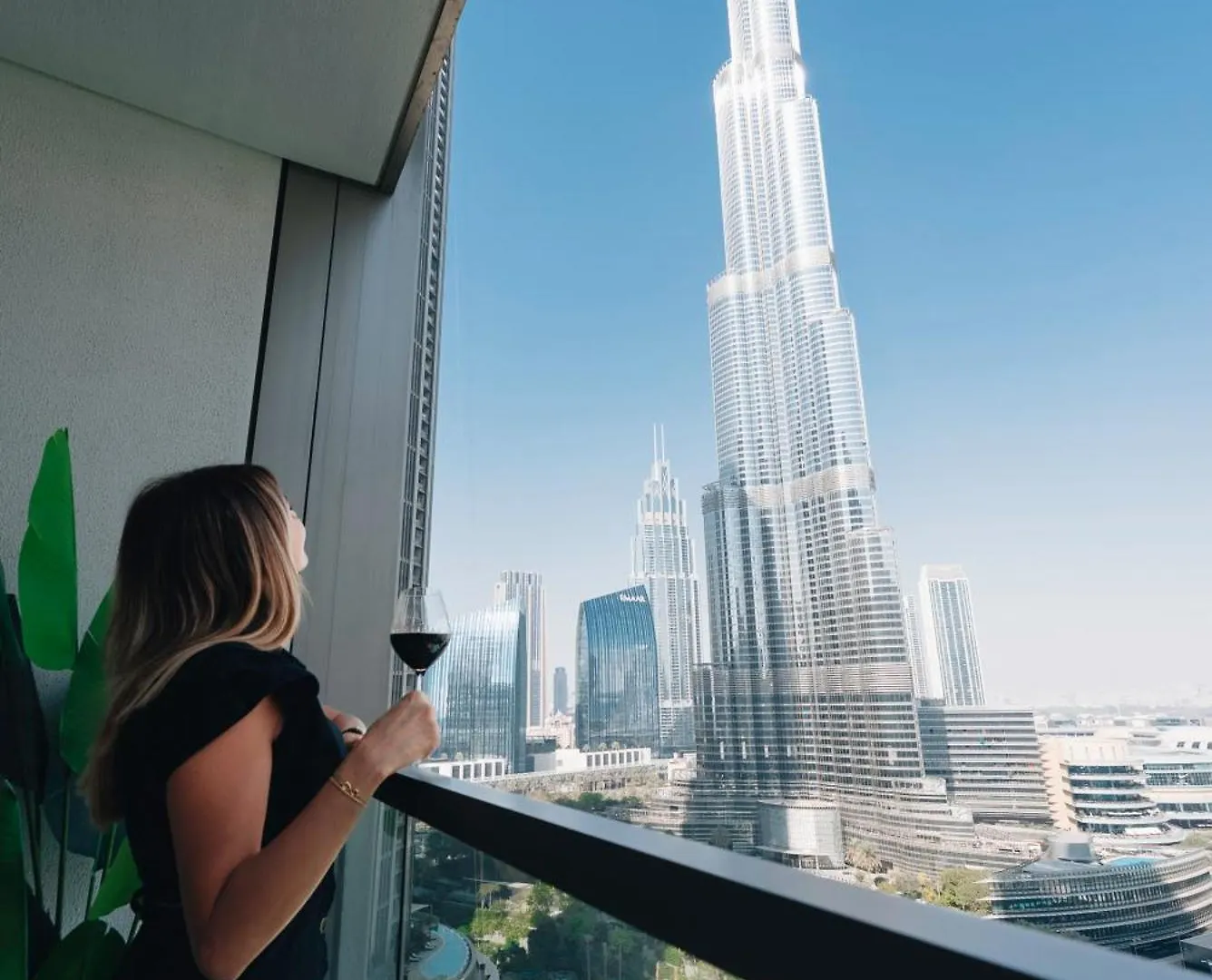 Apartment Stylish 2-Bedroom Luxury Stay In Downtown Dubai With Burj Khalifa & Fountain Views