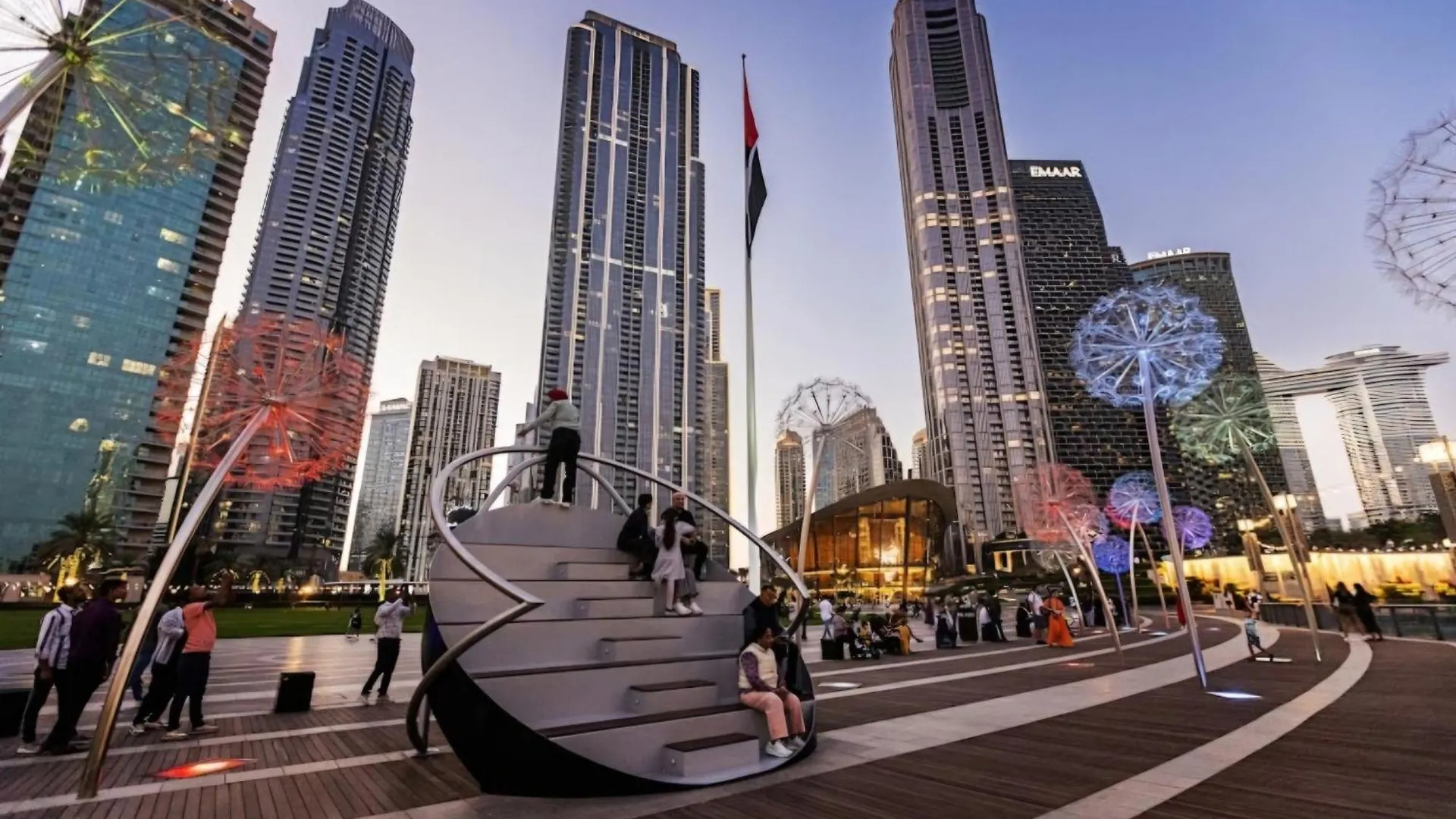 Apartment Stylish 2-Bedroom Luxury Stay In Downtown Dubai With Burj Khalifa & Fountain Views