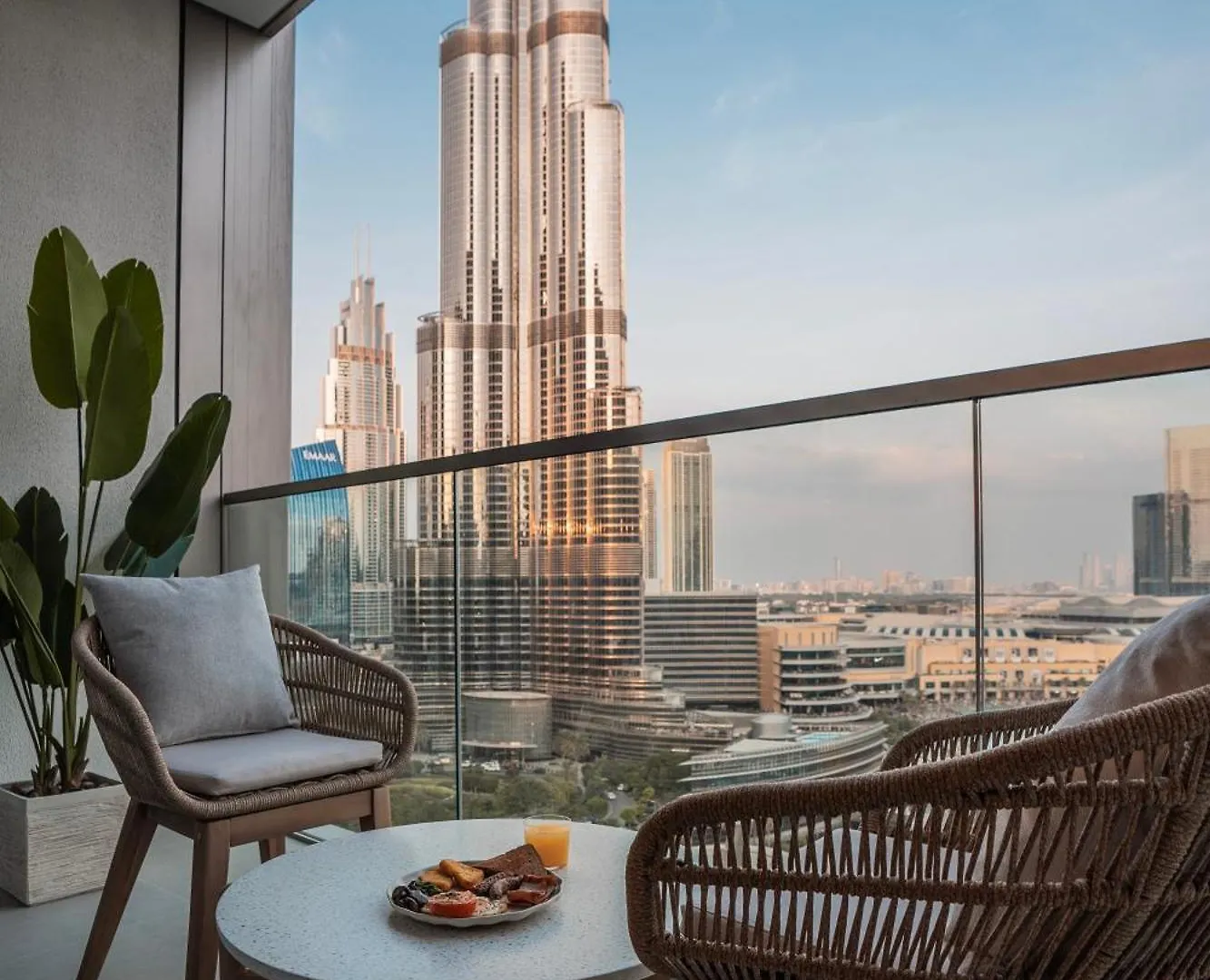Stylish 2-Bedroom Luxury Stay In Downtown Dubai With Burj Khalifa & Fountain Views Apartment