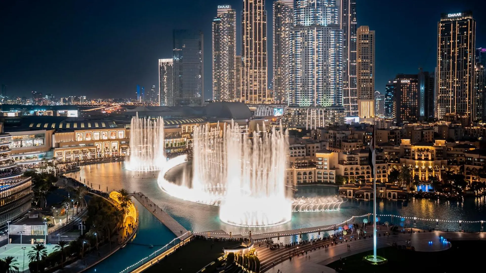 Stylish 2-Bedroom Luxury Stay In Downtown Dubai With Burj Khalifa & Fountain Views