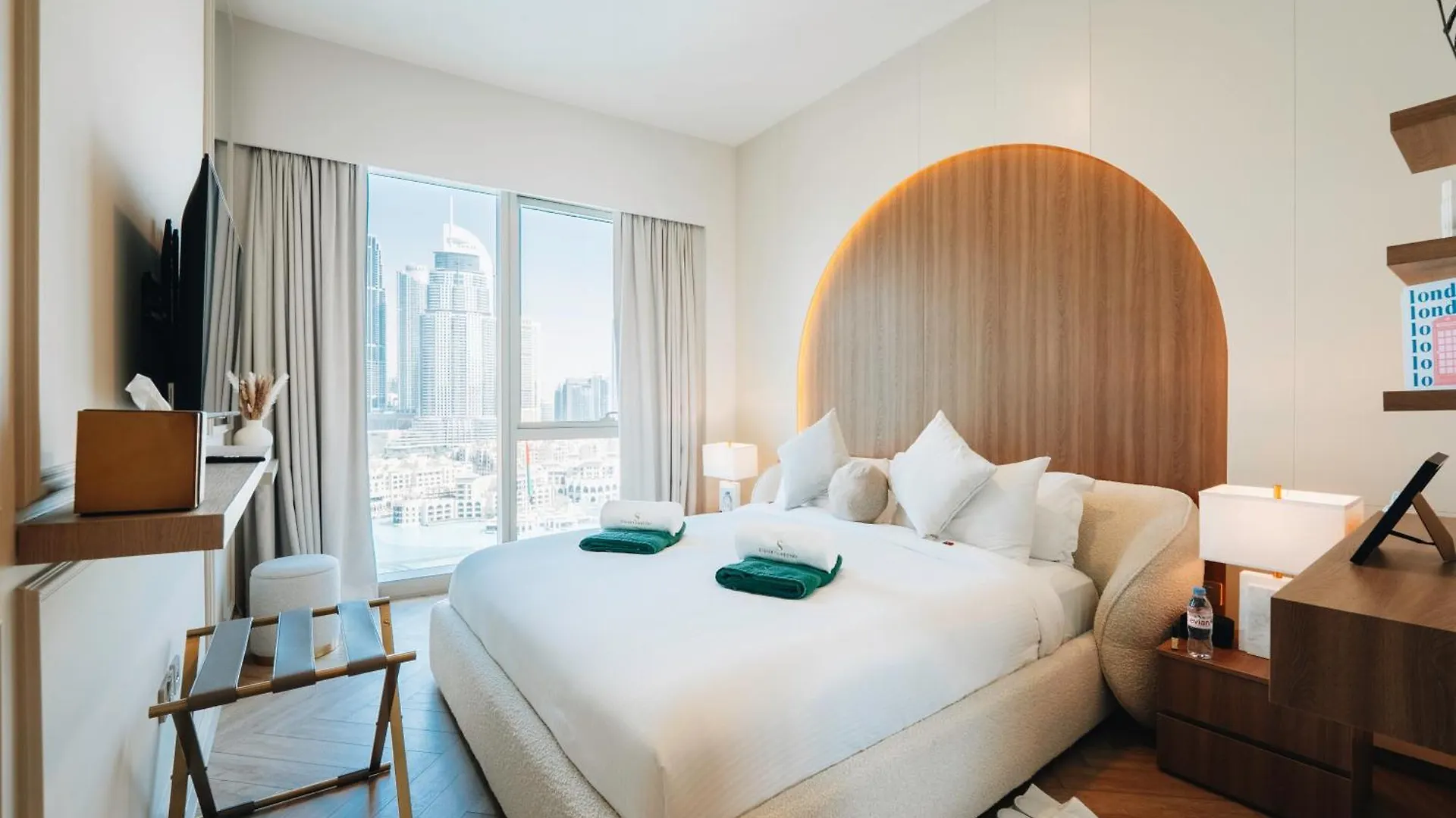 Apartment Stylish 2-Bedroom Luxury Stay In Downtown Dubai With Burj Khalifa & Fountain Views