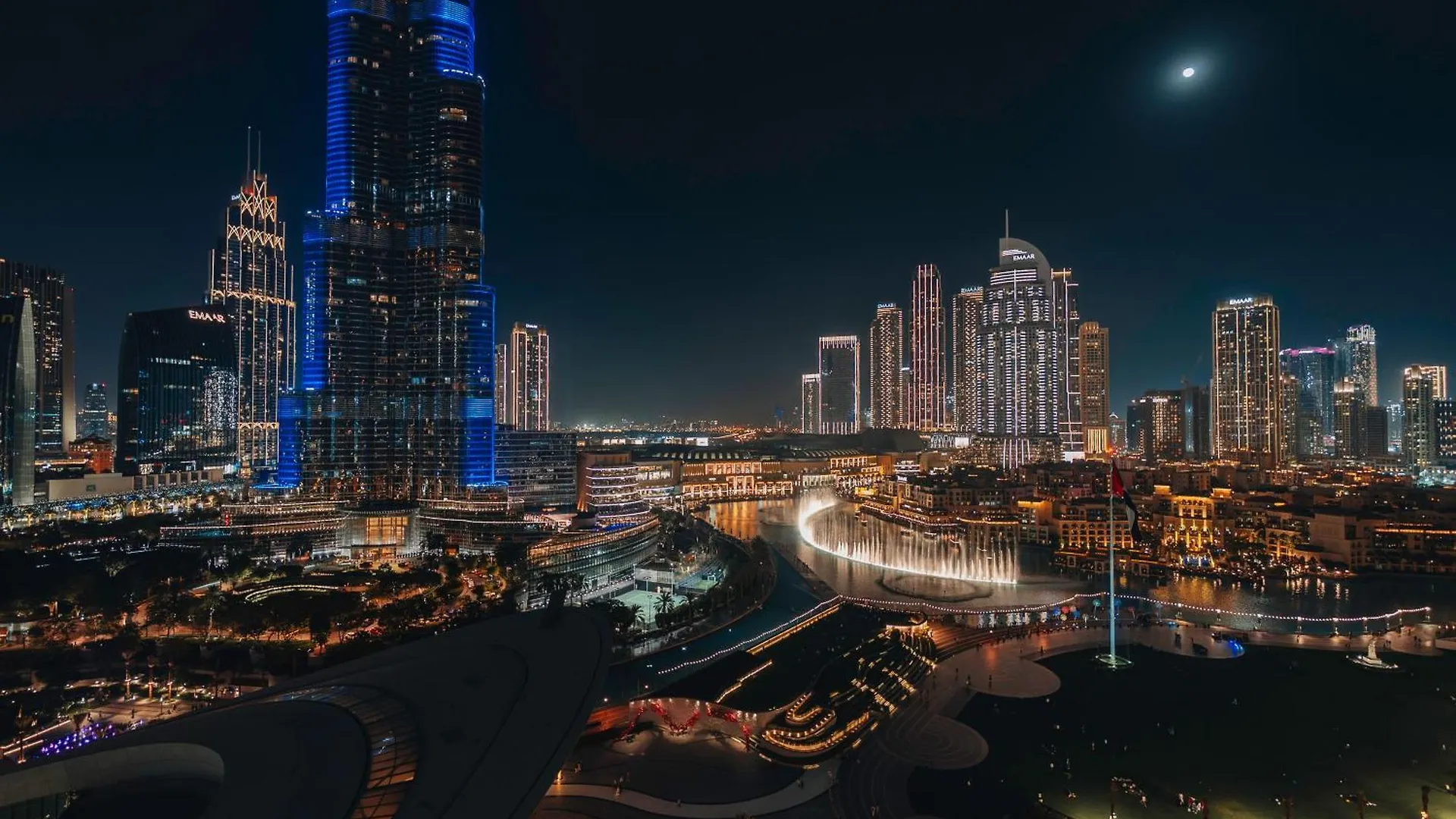 Apartment Stylish 2-Bedroom Luxury Stay In Downtown Dubai With Burj Khalifa & Fountain Views