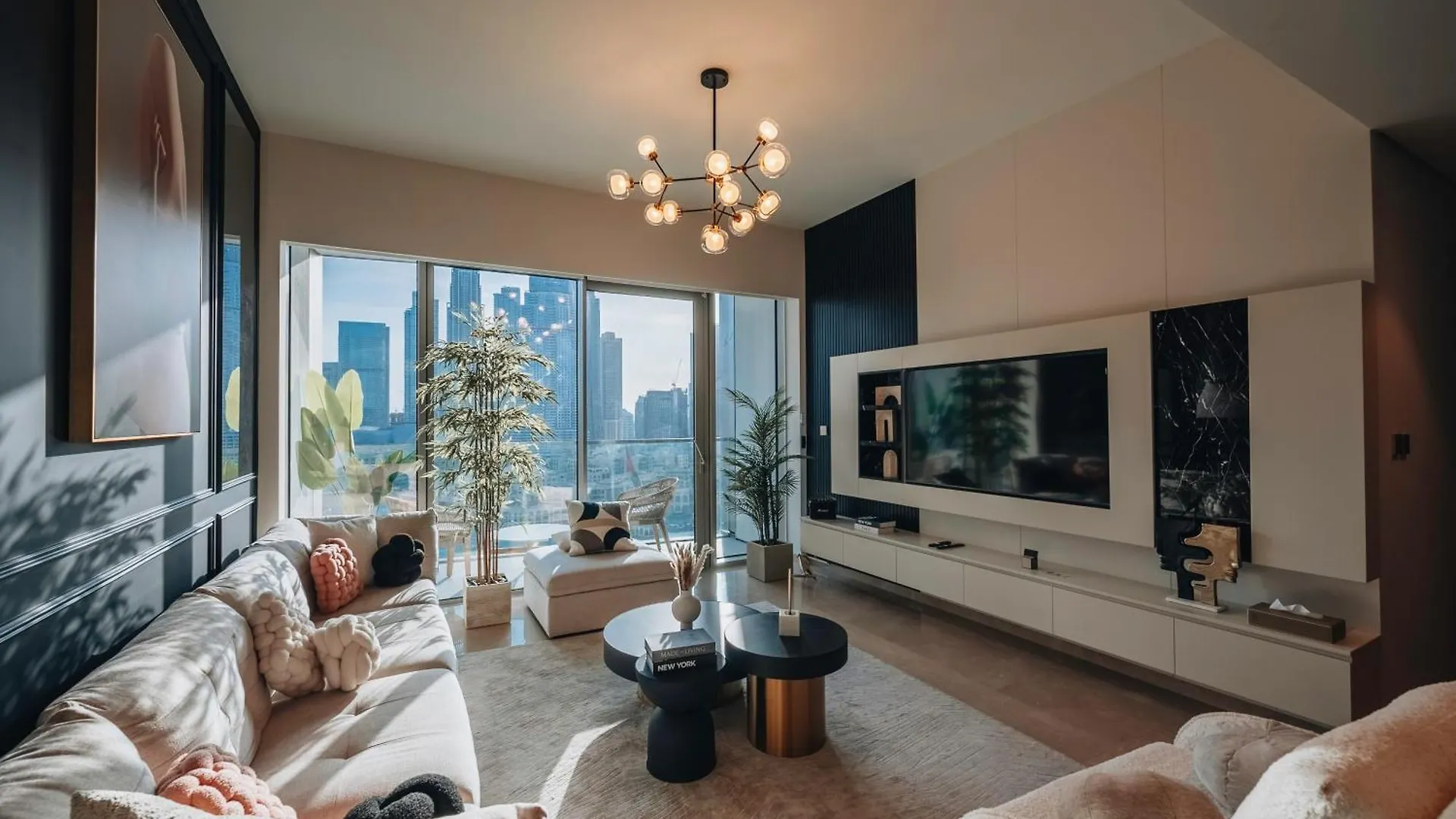 Stylish 2-Bedroom Luxury Stay In Downtown Dubai With Burj Khalifa & Fountain Views Apartment